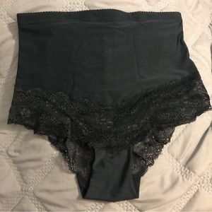 Jennifer black smoothing cheekie with lace hem size large factory overstock nwot